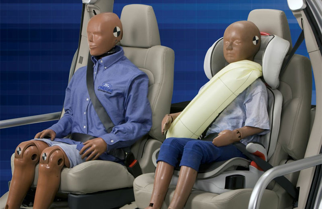 Такі ремені - не новинка, задніми ременями, суміщеними з подушками безпеки, вже оснащується американський варіант   позашляховика Ford Explorer