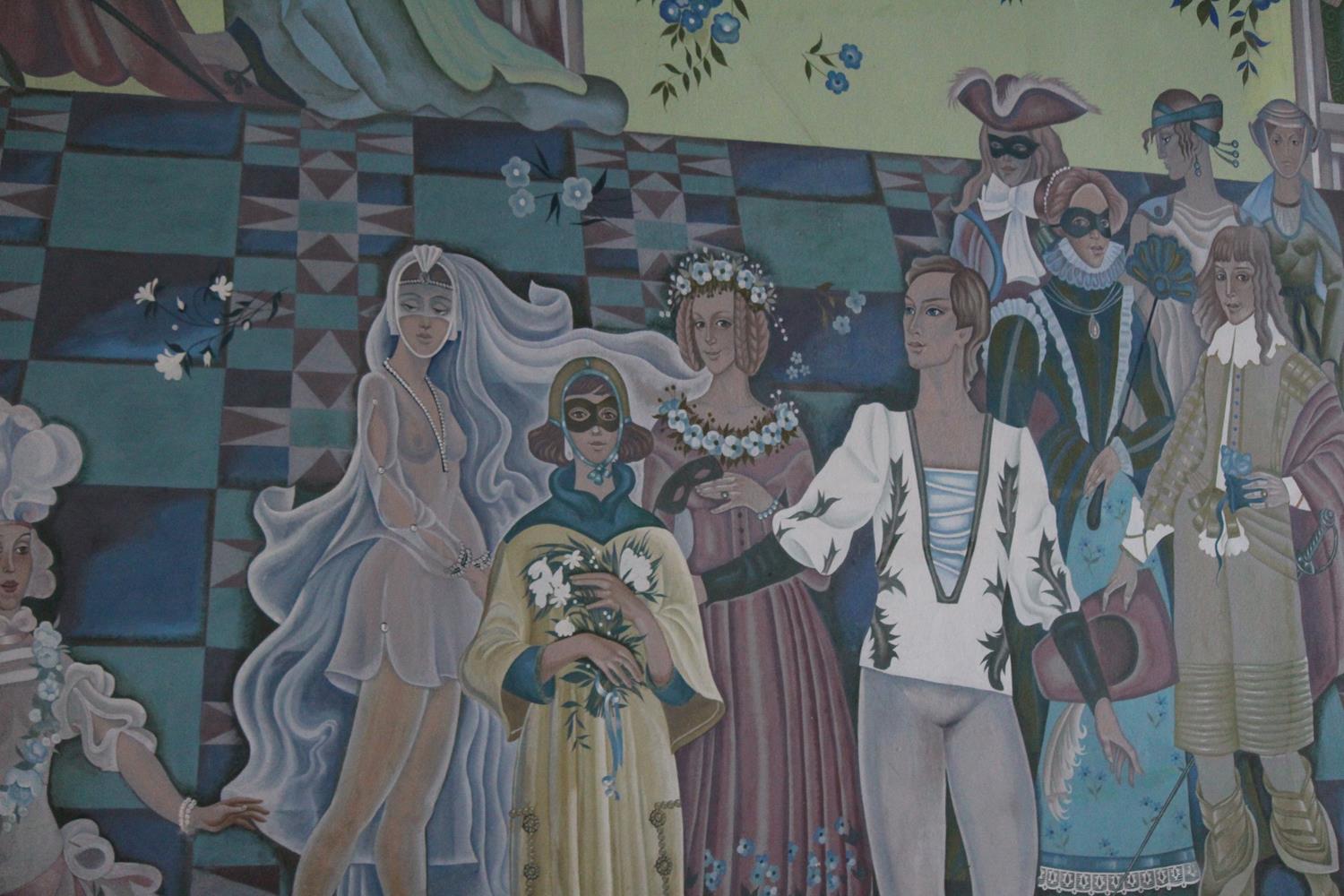 На другому поверсі реставратори відновили унікальні фрески художника Дмитра Арсенін