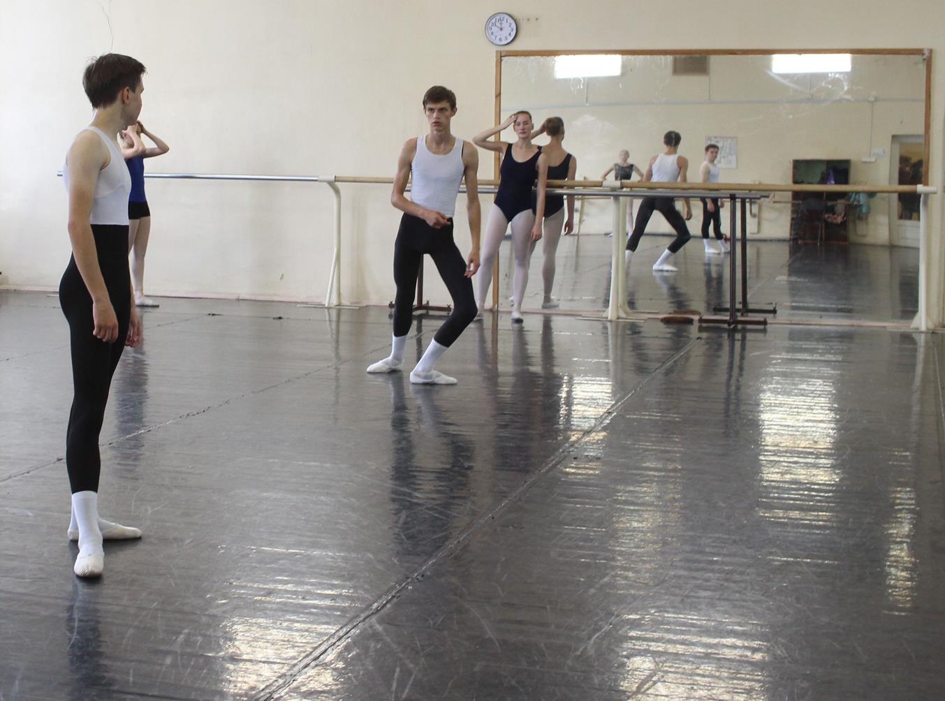 Були замінені вікна і в балетному класі