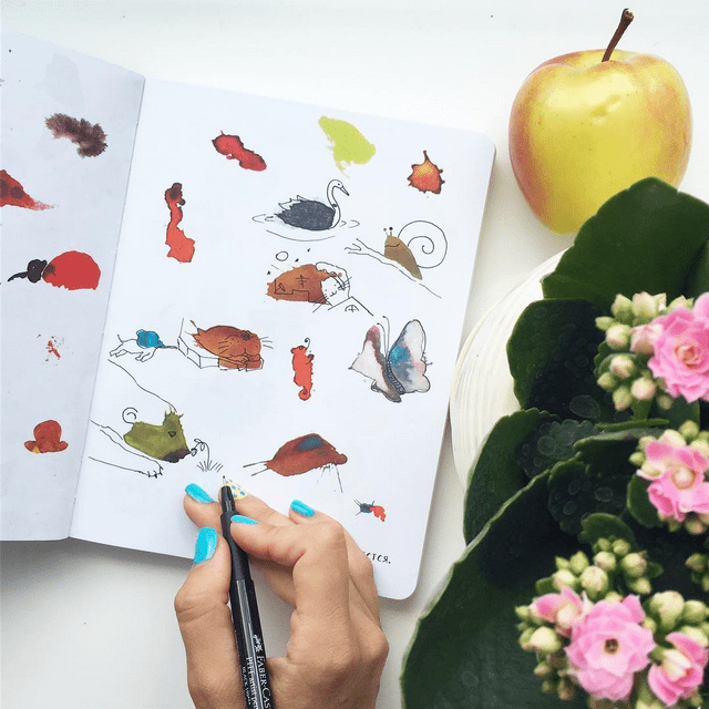 А якщо раптом не виявиться акварелі під рукою, то в цьому блокноті автори вже приготували для вас сотні плям, щоб ви могли запустити свою фантазію