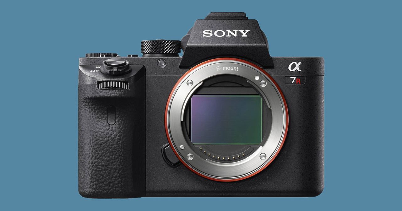 Повнокадрова беззеркальная камера   Sony a7R III, представлена в жовтні   , Була обрана журналом TIME в якості   одного з 10 кращих гаджетів 2017