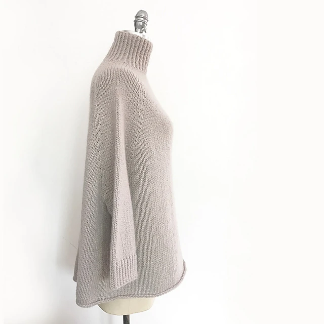 Стильна модель вільного жіночого светри, пов'язаного з смесовой пряжі