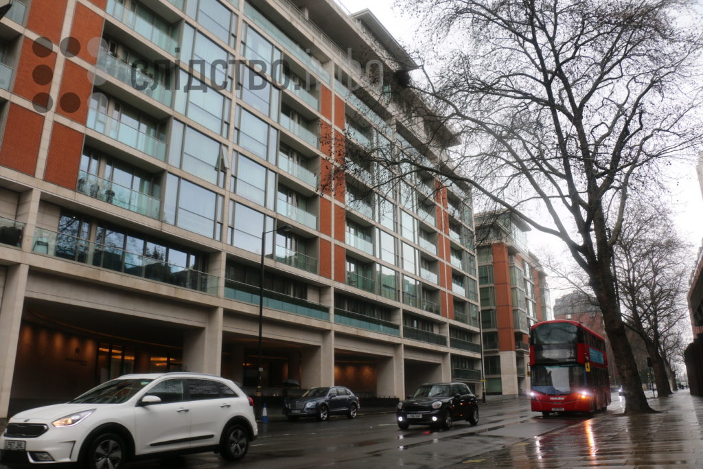 Але відмовився відповісти, чи живе Галантернік в цій будівлі