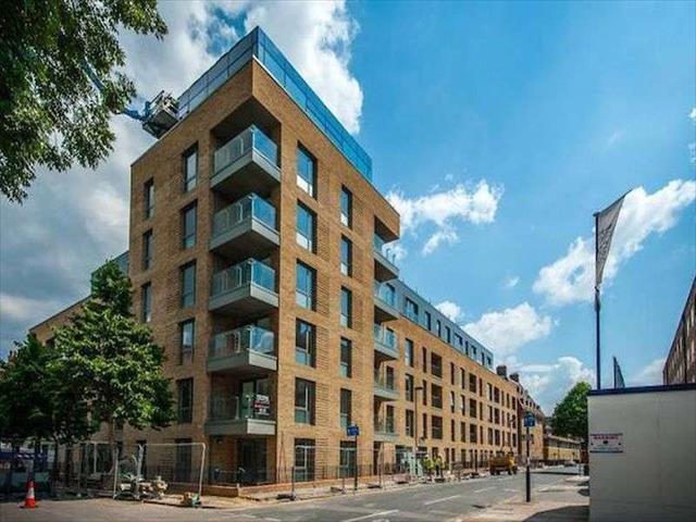 Згідно відредагованою банківській виписці   , яка   стосується перших трьох тижнів діяльності компанії   , Гроші почали з'являтися в жовтні 2014 го