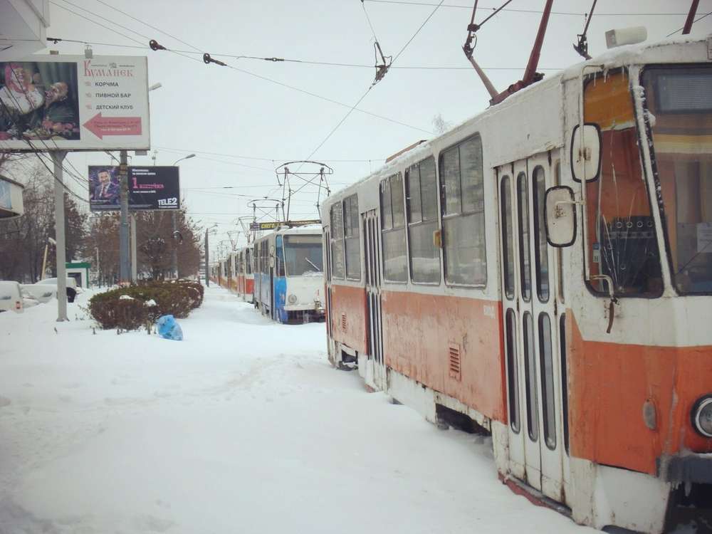 Експерти підрахували, що простій автомобілів (особливо великовантажних фур) на трасі «Росія» під час снігопаду та зупинки руху обійшовся не менше ніж в 5-6 мільйонів доларів