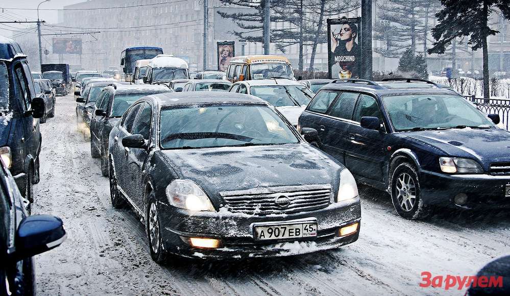 Через несприятливі погодні умови на Керченській переправі спостерігається велике скупчення транспорту, інформує АНО «Єдина транспортна дирекція» та просить утриматися від поїздок до Криму в період з 26 по 28 червня