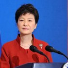 Разом з главою Російської держави океанаріум відвідали Президент Південної Кореї   Пак Кин Хе   Пак Кин Хе   і Прем'єр-міністр Японії   Сіндзо Абе   Абе Сіндзо Прем'єр-міністр Японії