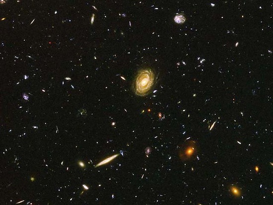Hubble Deep Field - фотографія тисяч галактик, яким мільярди років