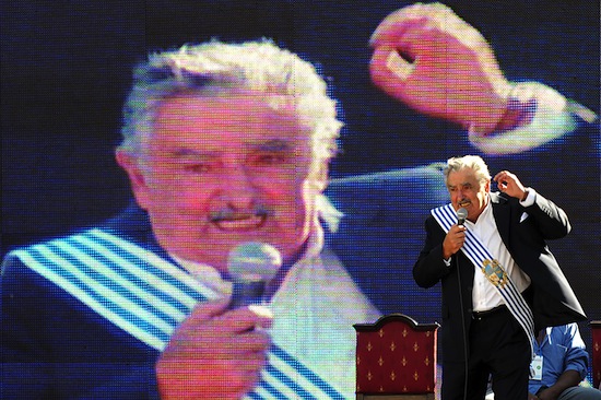 Президента Уругваю Хосе Мухіку співвітчизники   називають   «El presidente mas pobre» - «самий   бідний   президент »