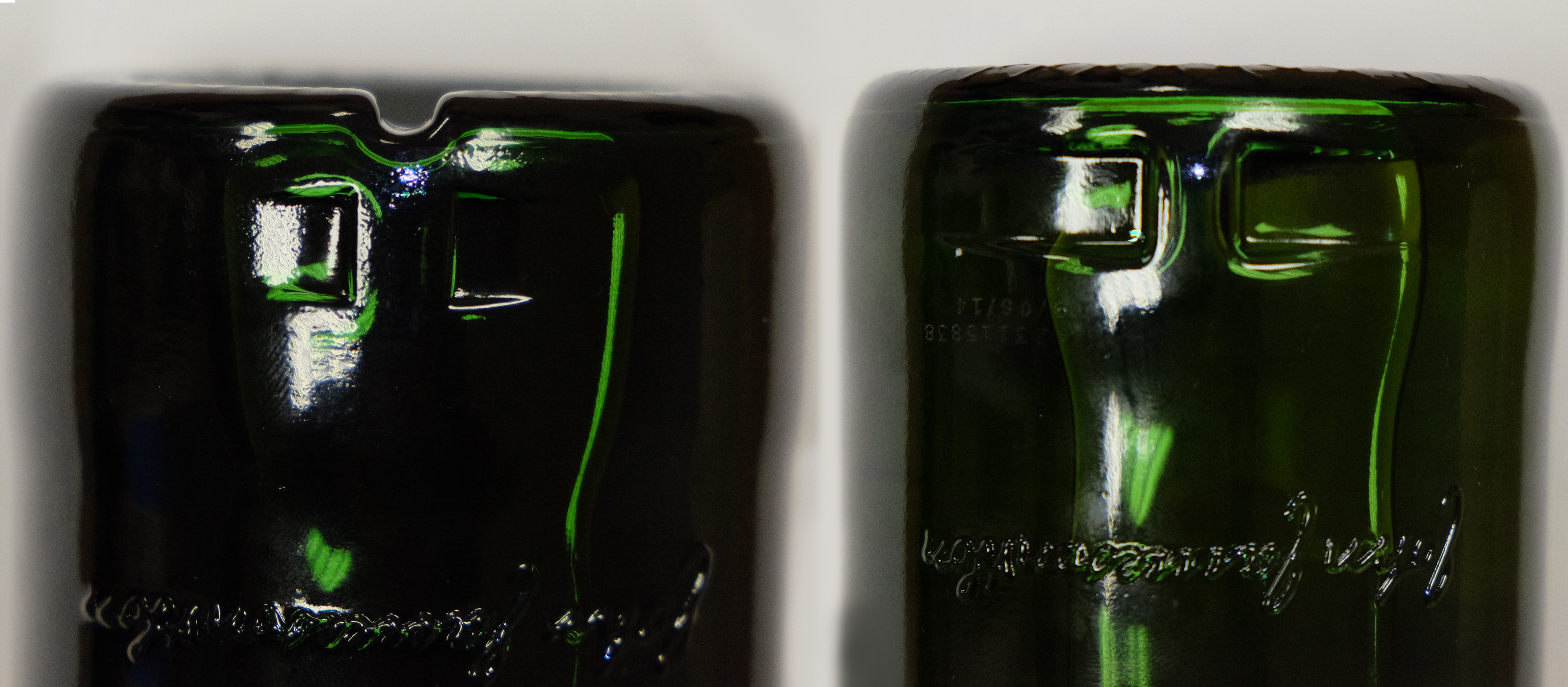Зліва: орієнтатор на денці - значить, пляшка зроблена на російській лінії