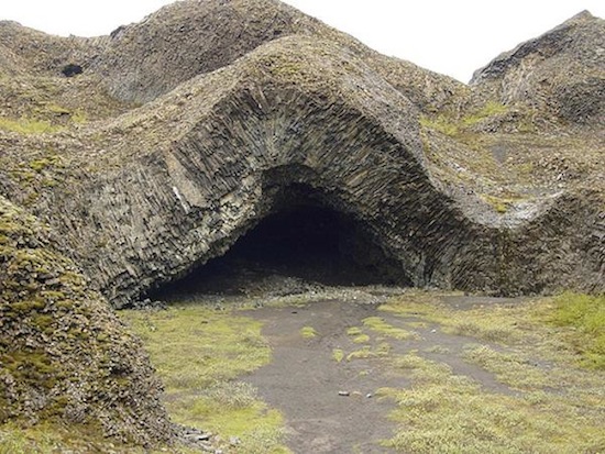 В Ісландії є багато цікавого: геотермальні джерела, уряд, який лояльно ставиться до піратів, і 13 видів ельфів