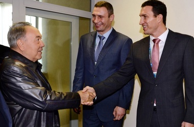 28 жовтня 2013, 13:44 Переглядів:   Кличко в Казахстані зустрічав Назарбаєв