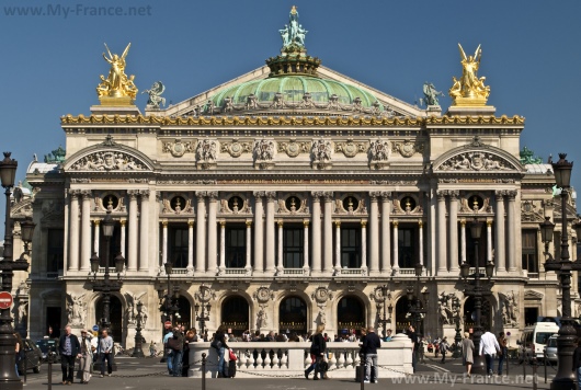 Палац Гарньє (Гранд Опера) - це пам'ятник архітектури, історії, який у своєму житті зобов'язаний відвідати кожен