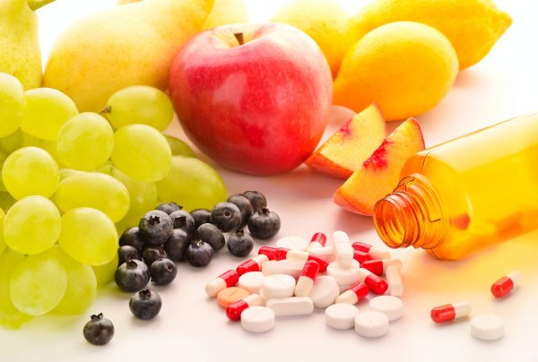 Через низький вміст вітамінів в організмі сидить на дієті людини погіршується його здоров'я, а також зовнішній вигляд