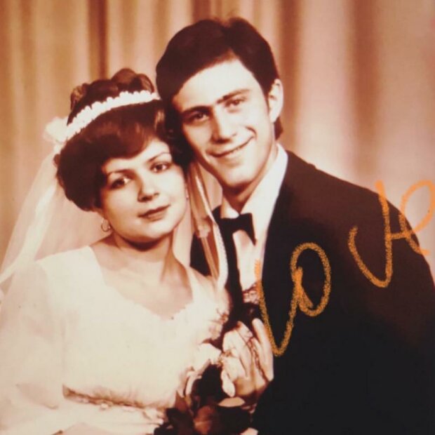 Українська співачка   Тіна Кароль   показала своїх батьків - раритетний знімок, який зробили в день їхнього весілля