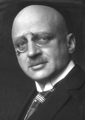 Габер вже зробив величезний внесок в науку Німеччини: він отримав Нобелівську премію в 1918-му році за витяг аміаку