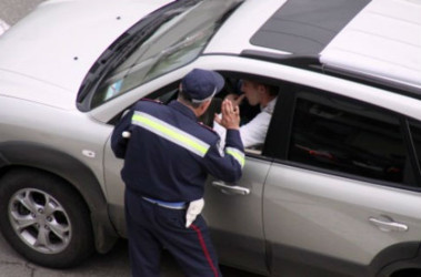 29 вересня 2011, 18:42 Переглядів:   Даішникам заборонили брати в руки водійські посвідчення