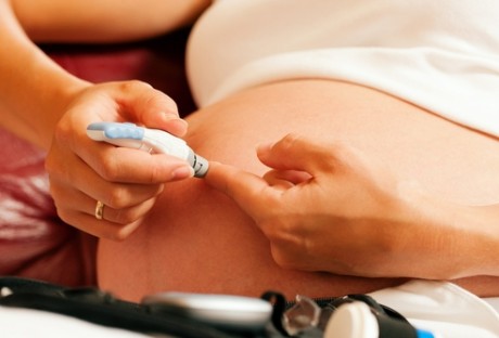 Вагітність при цукровому діабеті медики рекомендують планувати, щоб за пару місяців до передбачуваного зачаття малюка можна було повністю компенсувати захворювання