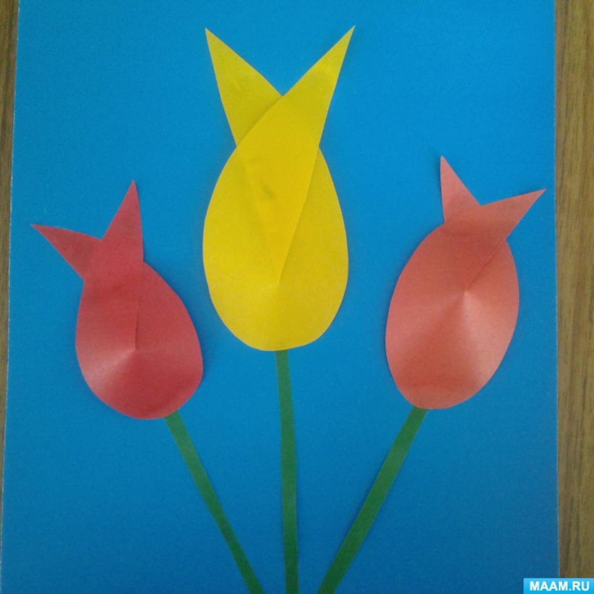 Стаття «Майстер-клас до 8 березня« Тюльпани для мами »з кольорового